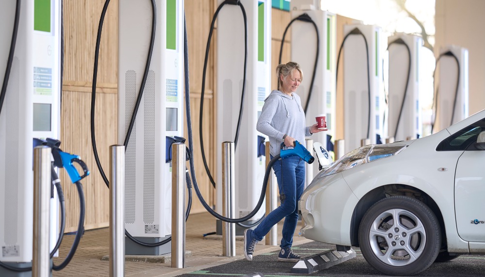⚡Two million EV miles have been delivered in just a year from a single GRIDSERVE @ElecHighway forecourt.🔋
Discover the impact it’s had on local EV uptake,  read more here 👇
bit.ly/3oAPynt