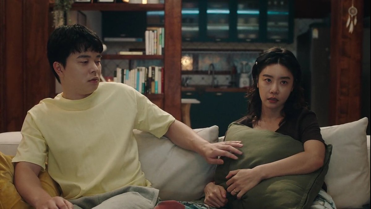 purple_sojin's tweet photo. Lee Yujeong (Park Sojin) and her husband Yang Jinwoo (Lee Sangwoon). 💜🖤 I hope their relationship will be stronger.
#TrueToLove #TrueToLoveEp2
#ParkSojin #보라데보라 #박소진 https://t.co/VAsz9GUO4V