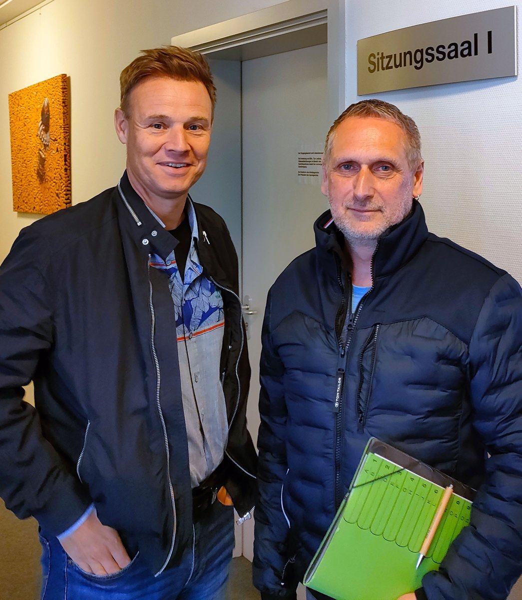 Deutlich höhere Gehälter für neue Redakteur*innen sind bei den Westfälischen Nachrichten (#WN) trotz Proteste der Bestandsbelegschaft rechtens (#Verdi, #Arbeitsgericht, #Münster, #Aschendorff, #Redaktion, #Gehalt, #Tarif):
szybalski.de/2023/04/21/ver…