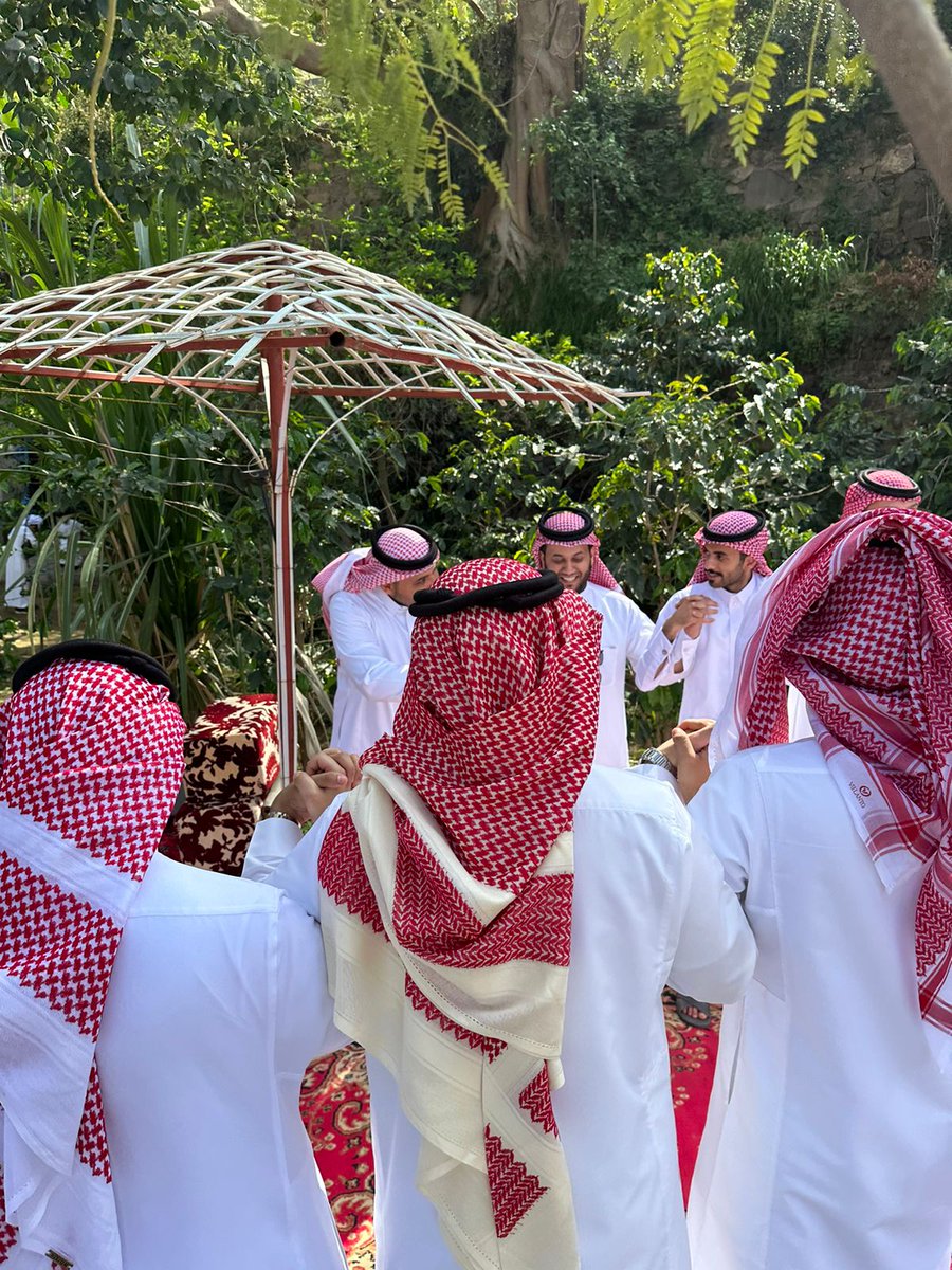 ابرز مظاهر العيد في #فيفاء جنوبي السعودية.. أهازيج وأكلات شعبية ومصلى معلق وسط الطبيعة.
صحيفة سبق الإلكترونية sabq.org/saudia/5izyycz…
.
.
.