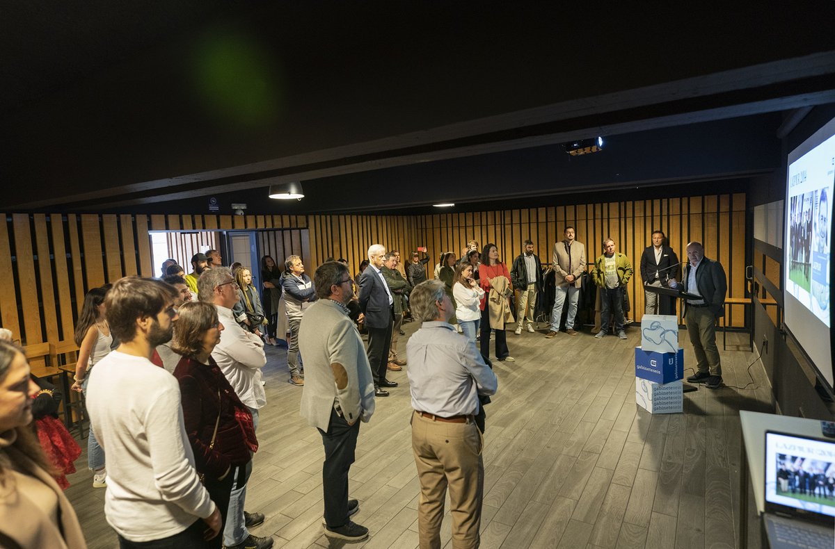 gabineteseis's tweet photo. Ayer tuvimos la oportunidad de celebrar nuestro 10º aniversario con quienes nos habéis acompañado en el camino. Gracias a las personas que vinisteis a compartir este momento y también a aquellas que no os pudisteis acercar. ¡Por otros diez juntos! https://t.co/BckpfqKS30