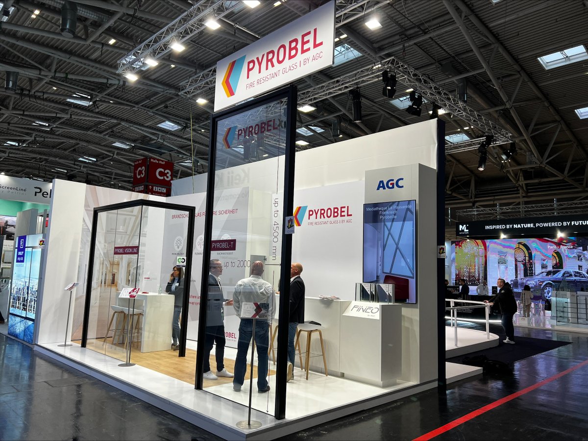 AGCGlassEurope's tweet photo. 🔥 Last day to discover our #Pyrobel glass at #BAU2023! This laminated #safety #glass comprises 2 or more sheets of glass and 1 up until 15 transparent #fireresistant #interlayers! For your safety and protection!
📍 Meet the Pyrobel team in Hall C3, Stand 239 - Messe München https://t.co/A7l1f0bR2P