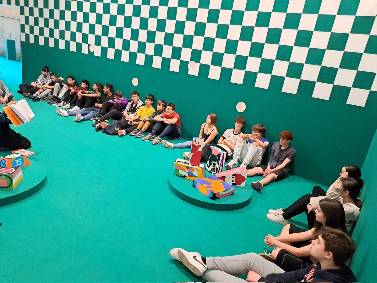 MusicaTransi's tweet photo. Alumnos de 2°Z del @IES_LegioVII en su visita musical al @musacmuseo https://t.co/vhyNkXbOy8