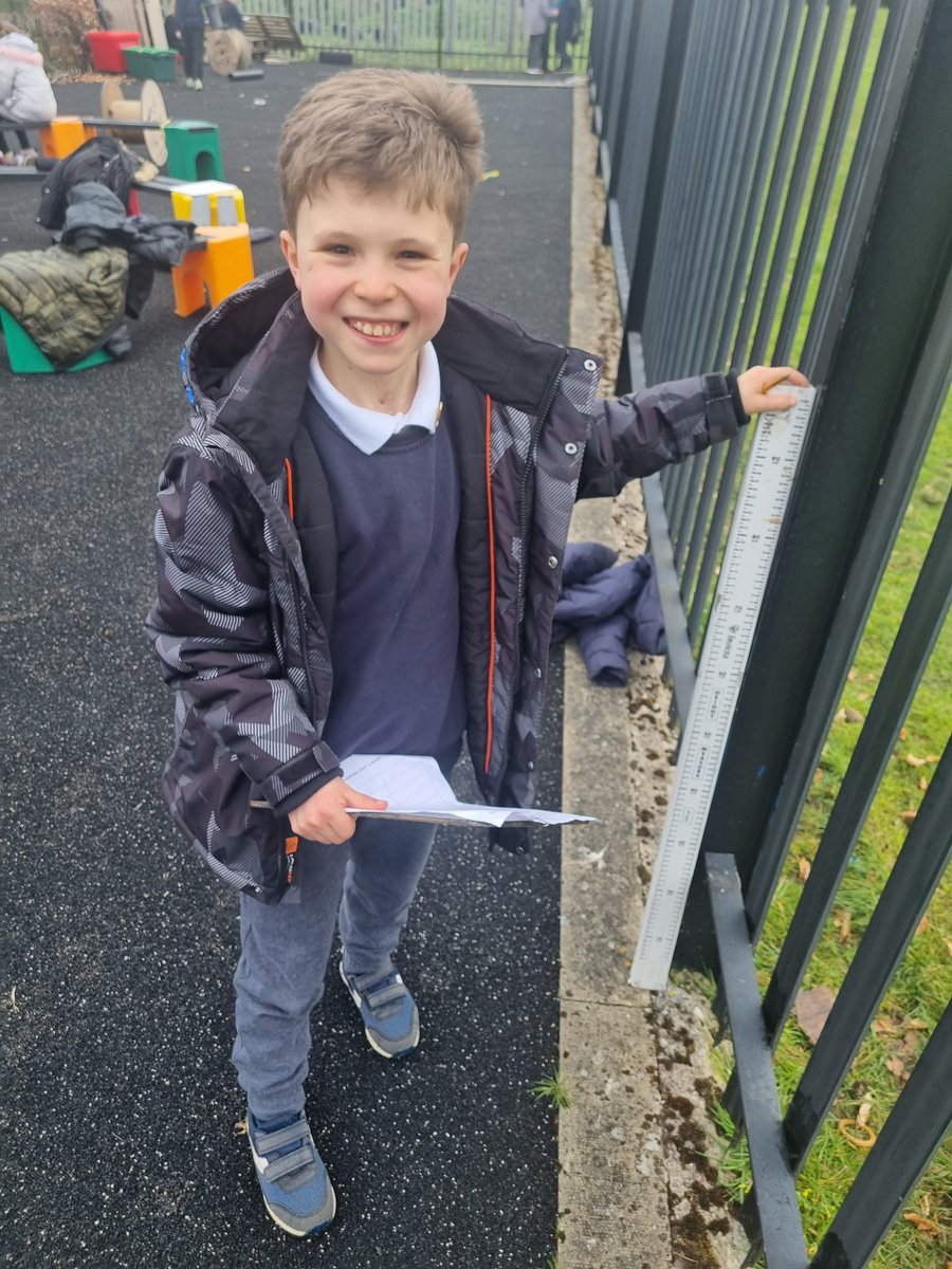 carmondean_ps's tweet photo. This week P6S began work on measure in maths 📏 . As part of #MondayMania we took our learning outdoors. We estimated, measured, found the difference between 2 measurements and converted between metres and centimetres in our environment 🌳 @Mrs_ScottCPS https://t.co/DUF1pSnz7t