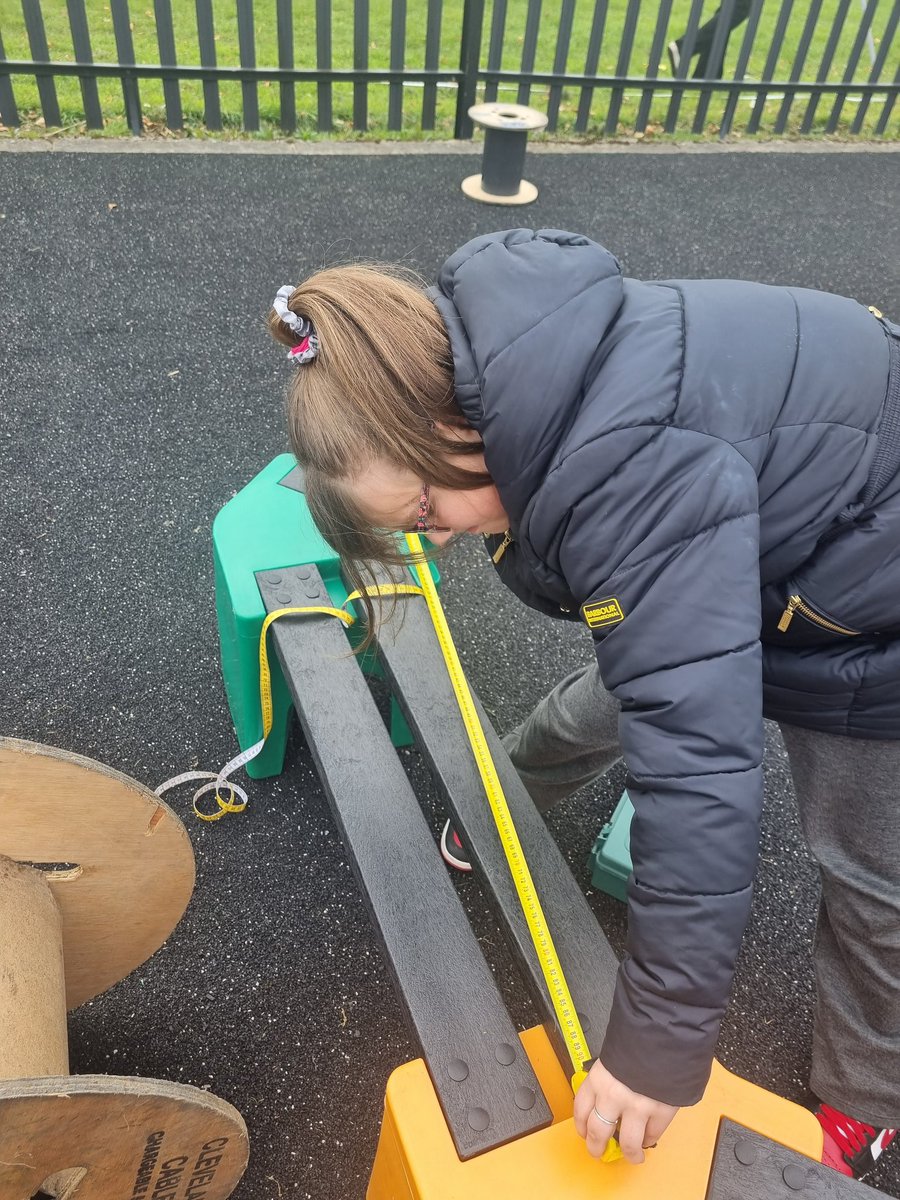 carmondean_ps's tweet photo. This week P6S began work on measure in maths 📏 . As part of #MondayMania we took our learning outdoors. We estimated, measured, found the difference between 2 measurements and converted between metres and centimetres in our environment 🌳 @Mrs_ScottCPS https://t.co/DUF1pSnz7t