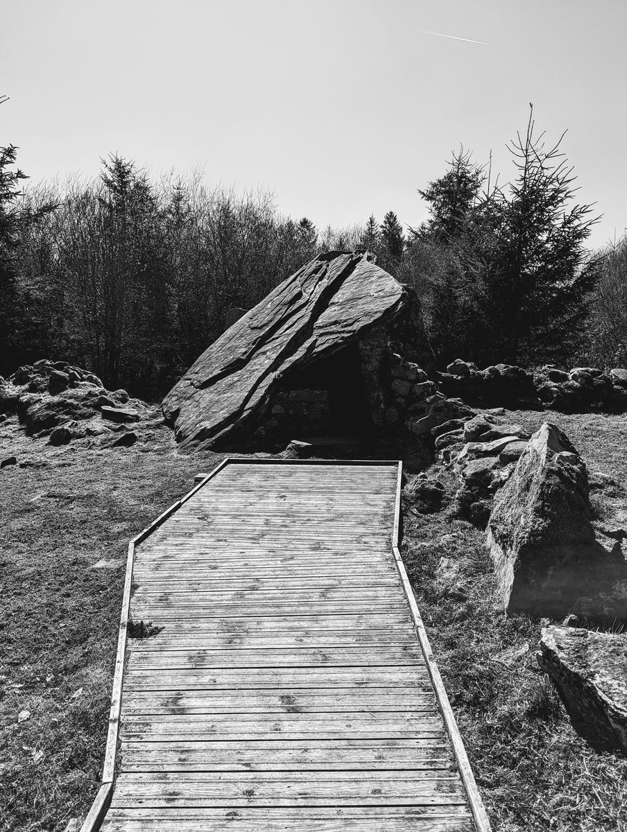 thomasjohnkenny's tweet photo. Cavan Burren Park #portal #tomb https://t.co/uq6RBDCBtc