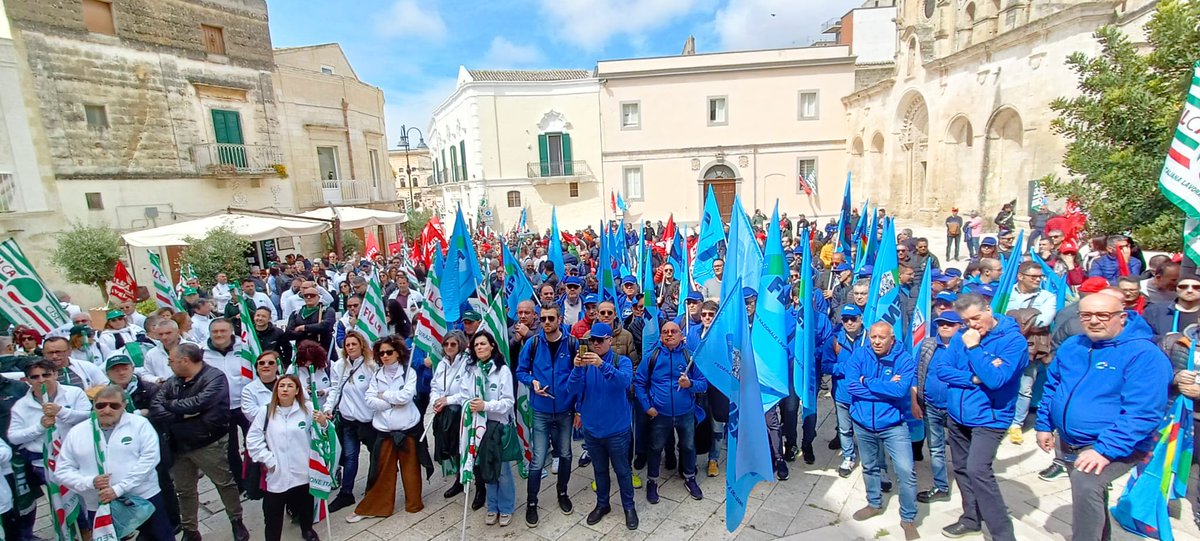 FENEALUIL_'s tweet photo. #21aprile Sciopero del #legno oggi a Milano #Salonedelmobile2023
Treviso Forlì La Spezia Pesaro Matera Calangianus.
Registrate adesioni altissime in tutte le aziende e in particolare nelle +rappresentative del settore!
#respect4workers #noinoncistiamo #contrattosubito https://t.co/QQbeGapK7D