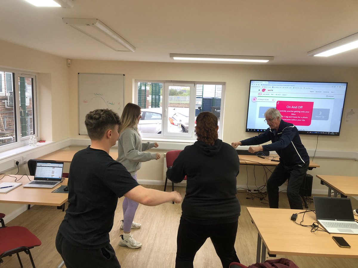 Brilliant for cohort 5 of @stride_active @RiversideQuals PE apprentices to explore ‘Utilising Play in Delivery’ with Pete Knight sharing all his experience and expertise.