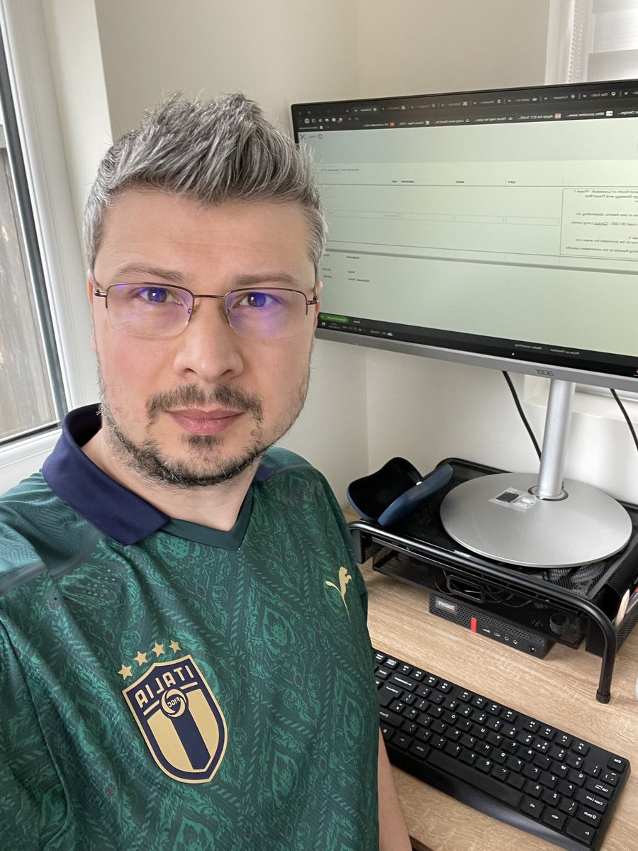 Working from home Football Shirt attire.
I picked this shirt for a reason but that’s not important today, cancer awareness and funding for treatment is what’s important.
Please donate to Cancer Research UK at cancerresearchuk.org/get-involved/b…

#WearShareDonate #FootballShirtFriday