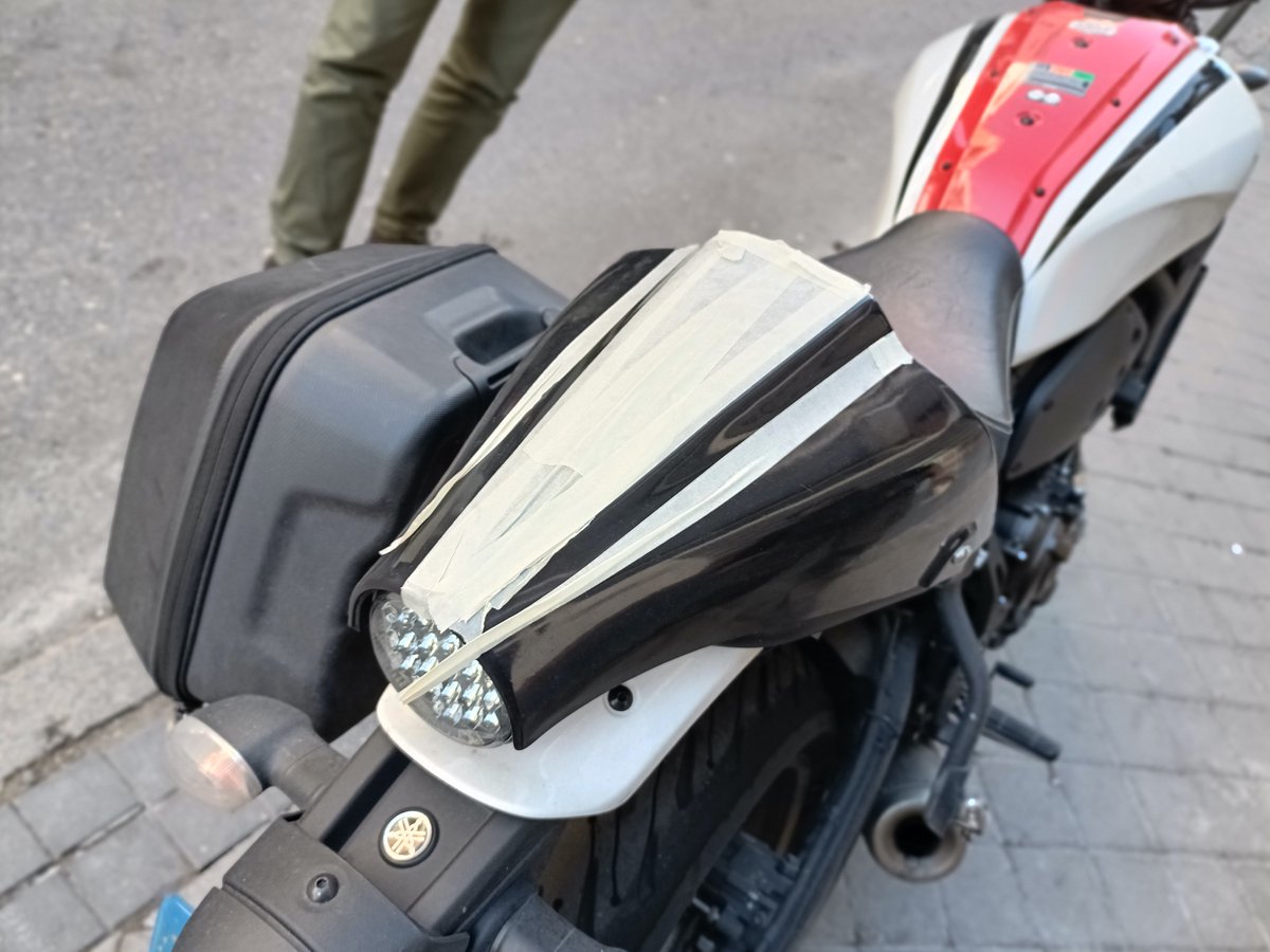 aiko_motor's tweet photo. ¡Nuevo trabajo en el #taller con la #pintura personalizada del colín de una increíble #moto #Yamaha #XSR700 🏍️ y quitando los hoyos del molde!

#motos #chapaypintura #restauración #tallermotos #motosyamaha #yamaha #xsr700 #yamahaxsr700 #tallerchapaypintura #tallermecánico #madrid https://t.co/x2oozoFIeV
