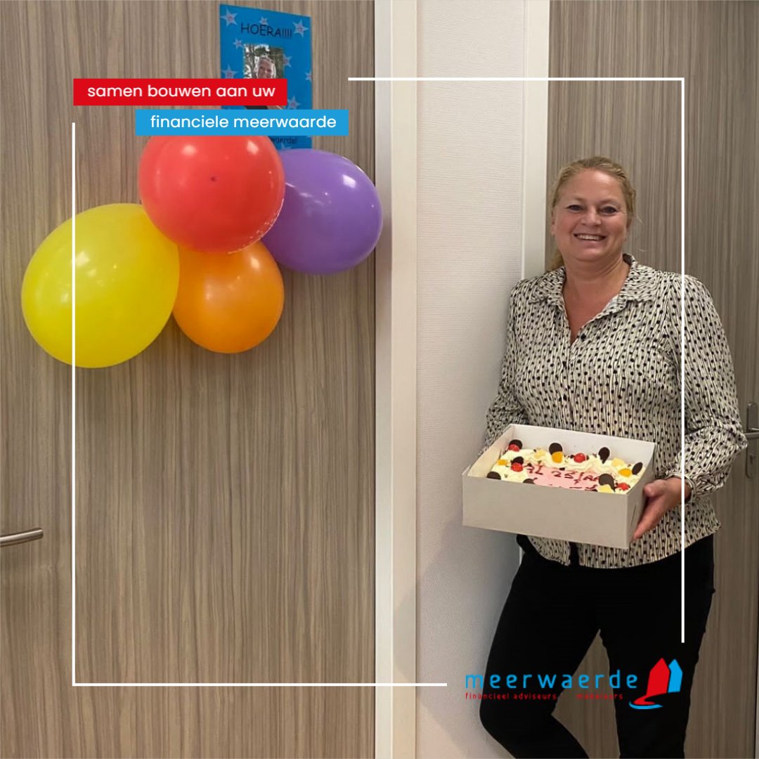 Meerwaerde's tweet photo. HOERA!🎉 Onze Angelique heeft een mijlpaal bereikt: 25 jaar in dienst bij Meerwaerde!

🎈🥳Van harte gefeliciteerd! We hopen je nog lang bij ons te houden😁.

#bunschoten #spakenburg #meerwaerde #mijlpaal #25jaarindienst #feest https://t.co/zkReiTfD6a
