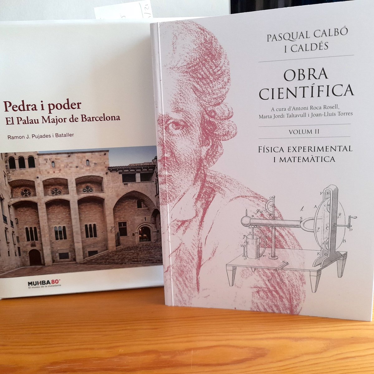 mtoldra's tweet photo. Hi he fet feina i m'arriben gairebé junts 😊: #cosesdeSantJordi (o no). 
#PasqualCalbó #Menorca
#MUHBA #MUHBA80 https://t.co/xZCUIn2eEW