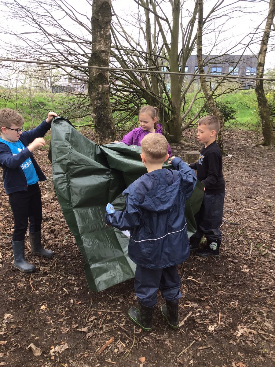 ForestSchBPS's tweet photo. @Kahlo_BPS got to grips with erecting a simple survival shelter using a tarp, rope and knots. https://t.co/glOE9B1hYk