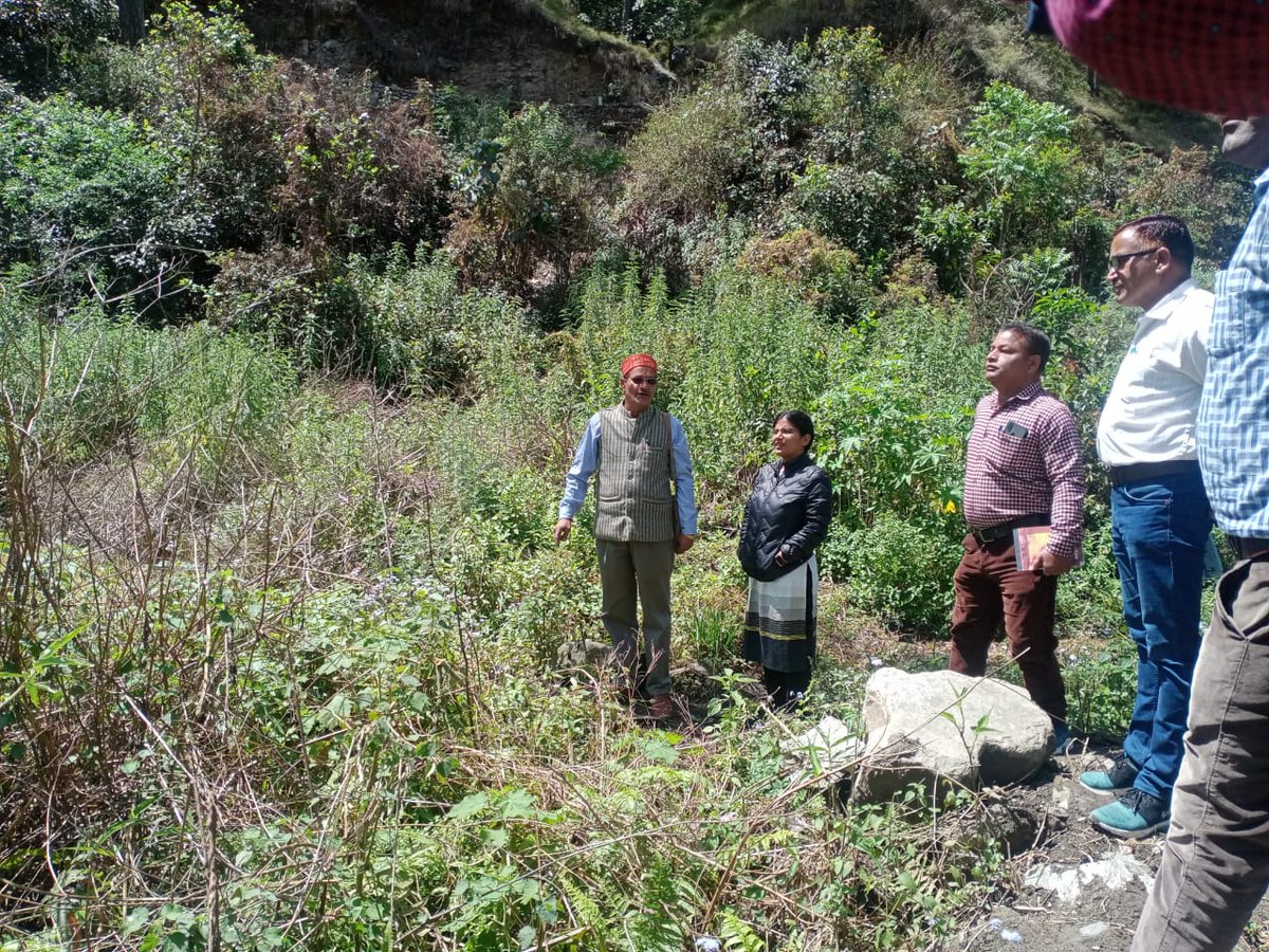 cdo_pauri's tweet photo. Participated in the meeting organised by the village head in Khirsu development block village Nayalgarh, In this meeting the women of #SHG group were inspired about self-employment. On this occasion BDO Khirsu and Block Staff of REAP and USRLM were present.@basava_ias @SecyRDUK https://t.co/yvAQgj3Vld