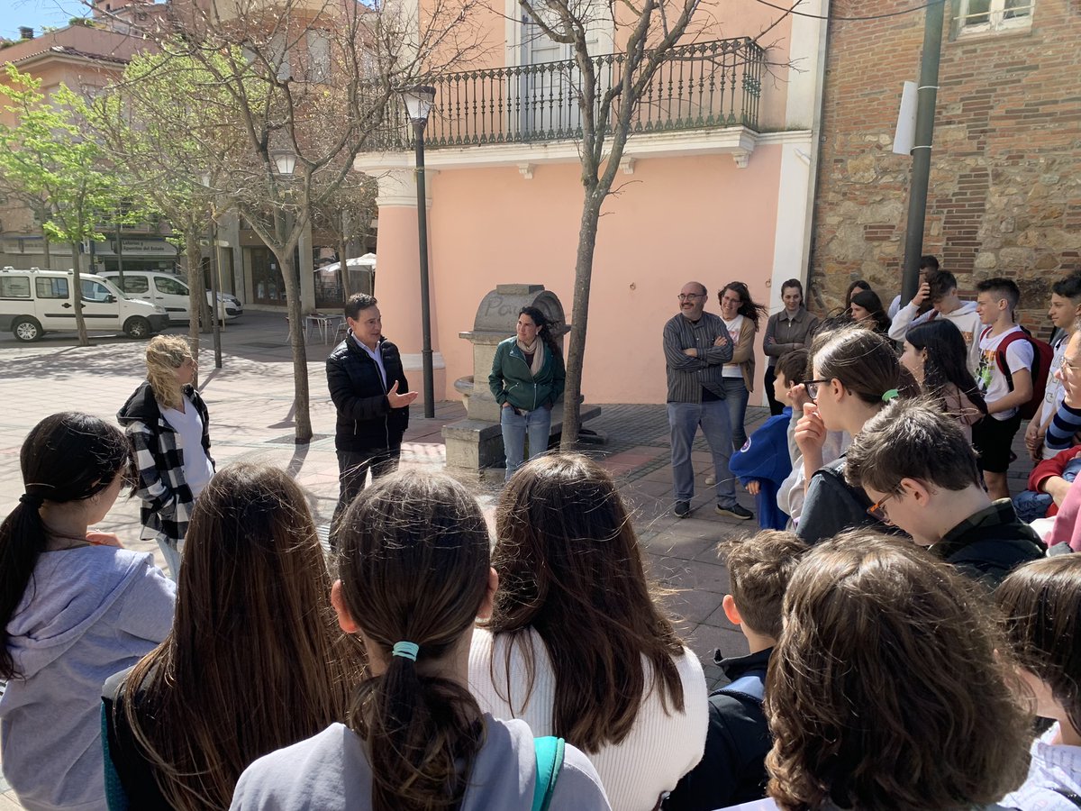 🇮🇹 🏛 Aquest matí, l'alcalde <a href="/joancarlesgc/">Joan Carles Garcia</a> ha donat la benvinguda a un grup d'estudiants italians que fins diumenge realitzen una estada per Catalunya

🤝"Benvenuto, buona visita"

#TorderaSomriu #TorderaEduca #Tordera
