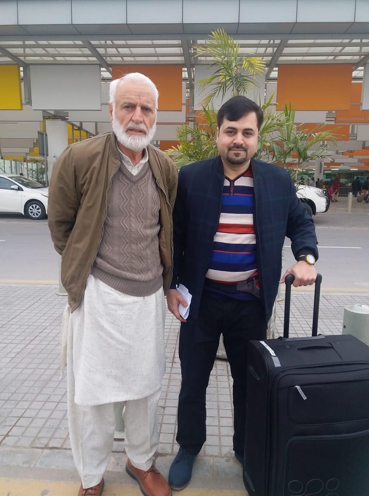 Rajaibrarpti's tweet photo. آج میں نے اپنے بیٹے ڈاکٹر محمد ماجد خان کو انگلینڈ رخصت کیا. ہم دونوں اس بات پر اداس نہیں تھے کہ ایک دوسرے سے جدا ہو رہے تھے لیکن اس بات پر اداس تھے کہ وہ ایوب میڈیکل کالج کا گریجویٹ تھا. اس کو ڈاکٹر بنایا پاکستان نے. اس کے بعد اس نے میڈیسن میں سپیشلسٹ بننے کے امتحان پاس کئے اور بینظیر بھٹو ہسپتال راوالپنڈی جیسے مصروف ہسپتال سے ٹریننگ 4 سال میں مکمل کی.ہر تحریری امتحان پہلے چانس میں پاس کیا لیکن کلینکل ٹیسٹ میں علم سے زیادہ اداکاری کی ضرورت تھی یا سفارش کی. جس میں مسلسل فیل ہو رہا تھا یا کیا جارہا تھا. گورنمنٹ کی نوکری اس لئے نہیں مل رہی تھی کہ وہ میرٹ سرکاری پرائیویٹ چائنا روس اور افغانستان کا ایک تھا. جس پر سرکاری کالج کے ڈاکٹر ہمیشہ کم ہوتے ہیں. بہت کوشش کے بعد پی ٹی آئی کے حکومت میں اس کو نوکری ملی دیر بالا وہاڑی میں. اس سے کام میڈیکل سپیشلسٹ کا لیا جارہا تھا لیکن وہ ایک عام MO کے سیٹ پر تھا. ساتھ ساتھ وہ ہر امتحان میں حصہ لیتا تھا ہر بار تحریری اور علمی امتحان میں پاس ہوتا رہا لیکن جونہی بات انفرادی بغیر ریکارڈ کے ایک پروفیسر کے ہاتھ آتی وہ فیل ہوتا گیا. اس لئے اس کو FCPS کی ڈگری نہیں مل سکی. اسی دوران وائس چانسلر کا بیٹا جس کے لئے تحریری امتحان کا معیار نیچے کیا گیا اور پہلے چانس میں کلنیکل میں پاس کیا گیا جس کی پوری میڈیکل ڈپارٹمنٹ گواہ ہے. 
میرا بیٹا جو کہ پاکستان میں سروس کے لئے پرعزم تھا. آہستہ آہستہ حوصلہ ہارنے لگا. اس نے گوروں کے امتحان MRCP کی تیاری کی اور پہلے دو تحریری امتحان پاس کئے. انہوں نے رزلٹ دیکھ لئے تو پیچھے پڑ گئے اور 4 مختلف جگہوں سے نوکری افر کی. اور بالآخر وہ ہیرا ہم سے چھین لیا جس کو پاکستان نے تراشا تھا. 
آج ڈاکٹر ماجد نے ہمیں نہیں چھوڑا بلکہ خود سب سے تعلیم یافتہ انسٹیٹیوٹ یعنی میڈیکل انسٹیٹیوٹ نے اس کو نکالا. آج اگر ہمارا ڈرائیونگ لائیسنس کہیں منظور نہیں کیا جاتا تو پوری دنیا کو پتہ ہے کہ وہ کیسے ملتا ہے لیکن اگر FCPS کی ڈگری نہیں مانتے تو بھی دنیا جانتی ہے کہ کیسے ملتی ہے. جس کو پاکستان نے اتنا مشکل بنا دیا. 
ڈاکٹر ماجد کو پاکستان نے ٹرین کیا اور خدمت گوروں کی کرے گا. اس طرح اور کتنے ڈاکٹر ماجد ہیں. اسی کو Brain drain کہتے ہیں جو کہ بہترین دماغ کے ہاتھوں سے ہورہا ہے.
#Copy