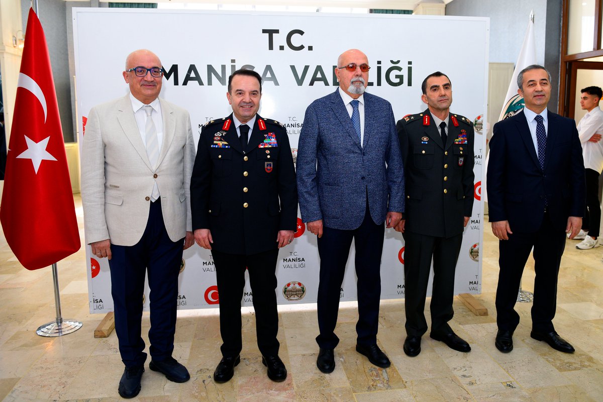 mcbu1992's tweet photo. #ManisaValiliği'ce düzenlenen #Bayramlaşma Töreninde Rektörümüz #ProfDrAhmetAtaç da yer aldı. @ManisaValiligi #ManisaCelalBayarÜniversitesi #MCBÜrektör #MCBÜ #RamzanBayramı #Bayram https://t.co/jsqQCh78ns