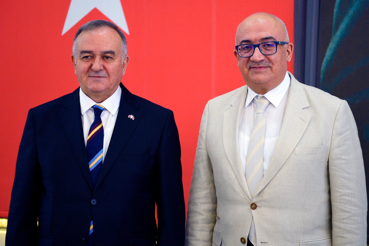 mcbu1992's tweet photo. #ManisaValiliği'ce düzenlenen #Bayramlaşma Töreninde Rektörümüz #ProfDrAhmetAtaç da yer aldı. @ManisaValiligi #ManisaCelalBayarÜniversitesi #MCBÜrektör #MCBÜ #RamzanBayramı #Bayram https://t.co/jsqQCh78ns