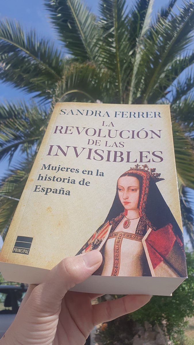 Olga_trini's tweet photo. Que mejor regalo que un libro? @SandraFerrerV con muchas ganas de adentrarme en la historia de tantas mujeres. https://t.co/6Pd284Sq17