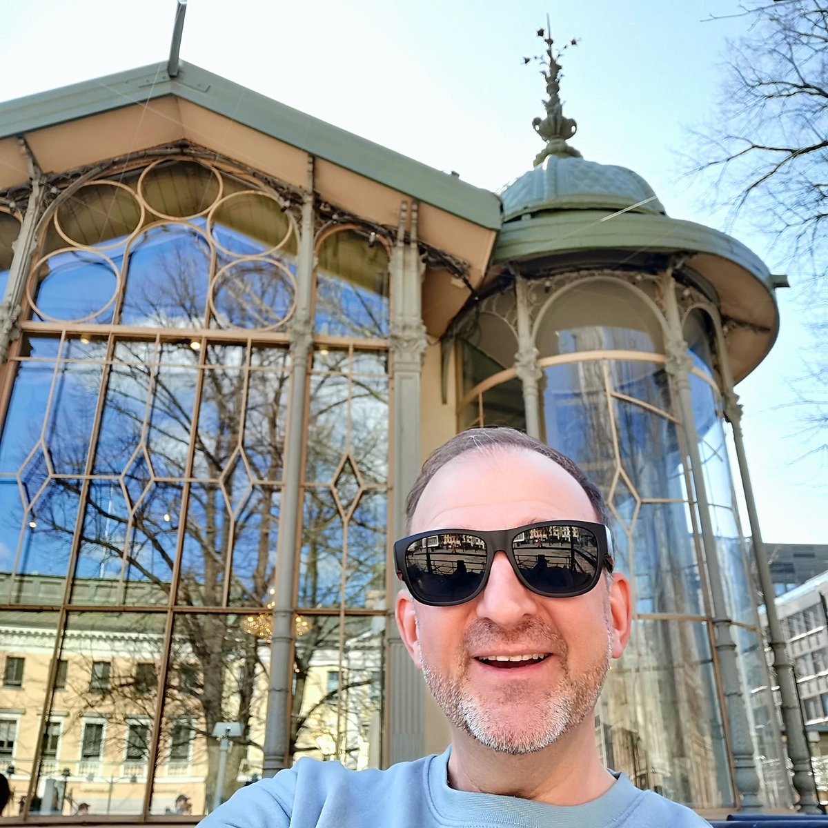 holmberg_j's tweet photo. ☀️ It is an absolutely gorgeous day here in Helsinki and I decided to treat myself to some yummy food for lunch. I headed to a cafe/bar/restaurant Kappeli in the heart of the city. 

Have a great day! 😘

#Helsinki #kappeli #SunnyDay #LunchTime @myhelsinki https://t.co/jKKfPFkWks