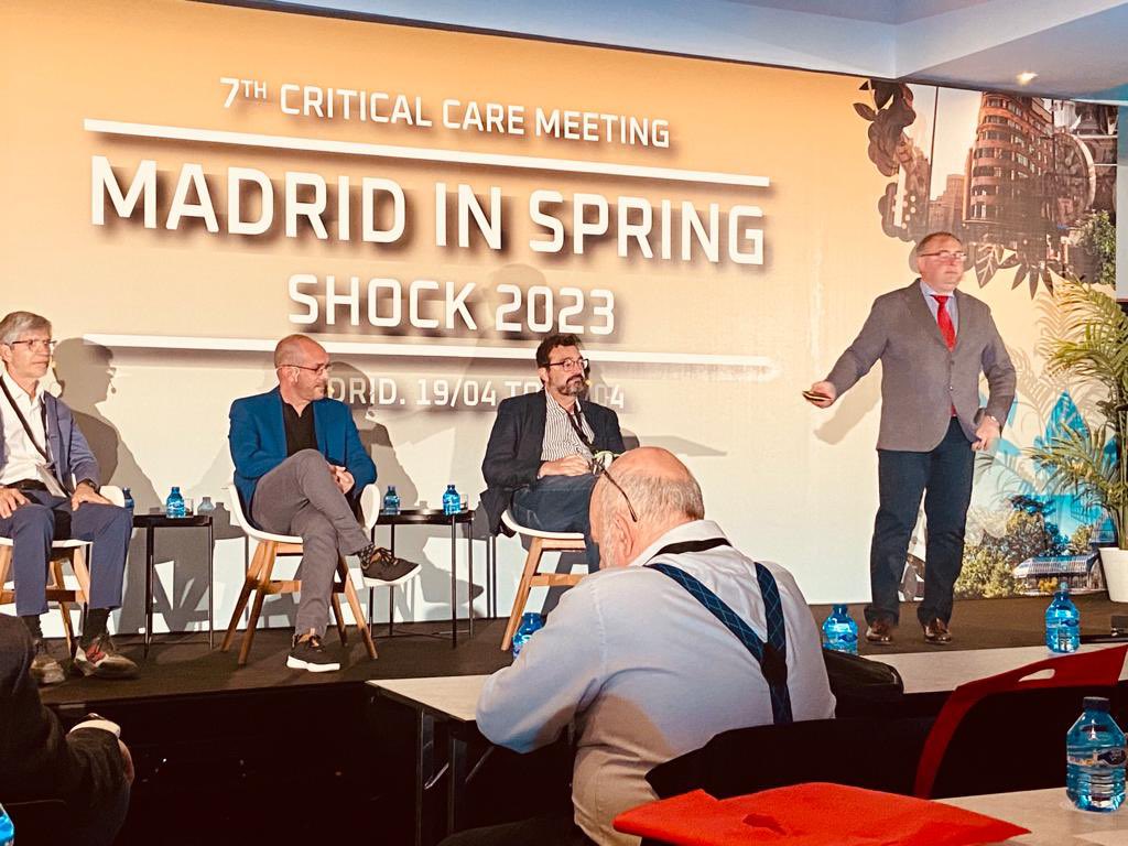 Excelente mesa de optimización del tratamiento antibiótico en #SHOCK2023 con representación de #AnestesiaCAULE gracias a <a href="/rafarealeon/">Rafa González</a>, junto con el Dr. Borges, <a href="/santi_grau/">Santi Grau</a> y el Dr. Candel como moderador, referentes para todos nosotros.