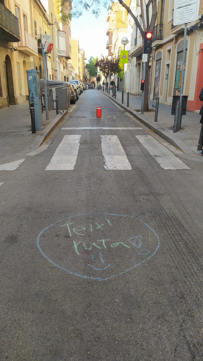 afateixidoresg's tweet photo. Avui hem engegat la #TeixiRuta amb la prova pilot d'un projecte que s'ha treballat amb els infants i families de 3r perque vagin junts a l'escola. La canalla estava ben emocionada! #FemTribu https://t.co/frOmrbPhJC