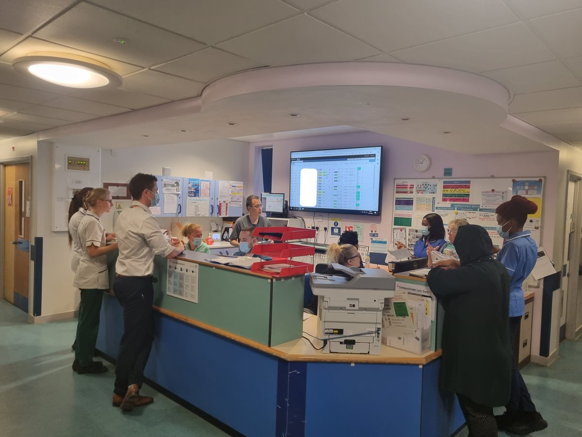 Great start to a Friday on Linden ward @DarentValleyHsp!! Patients benefit from a multidisciplinary board round to co-ordinate & plan care for the day using @alcidion e-journey boards Well done Linden team - leading the way!❤️ #DGTFamily @JWDGTCEO @cazzaroo1984 @Earth_Kate