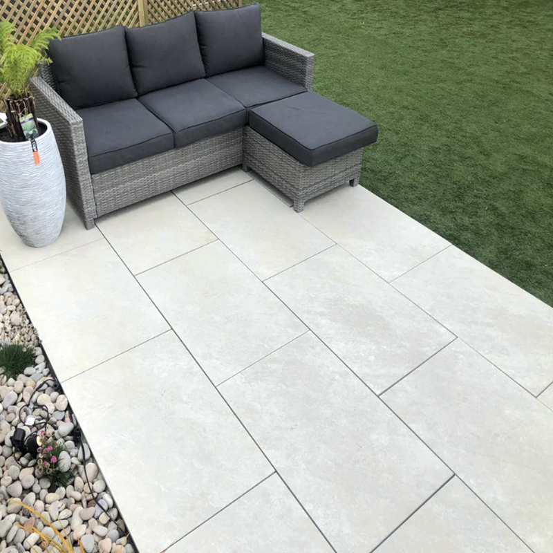 stoneshowlondon's tweet photo. Be sure to visit @pavingstock on stand H60 at this year's show. As a supplier of 20mm outdoor pavings across the UK, they have a ready stock of all types of porcelain, sandstone, limestone, and granite all year round. Register free now at https://t.co/VHnQ7udAZT https://t.co/PXjJUnjEvL