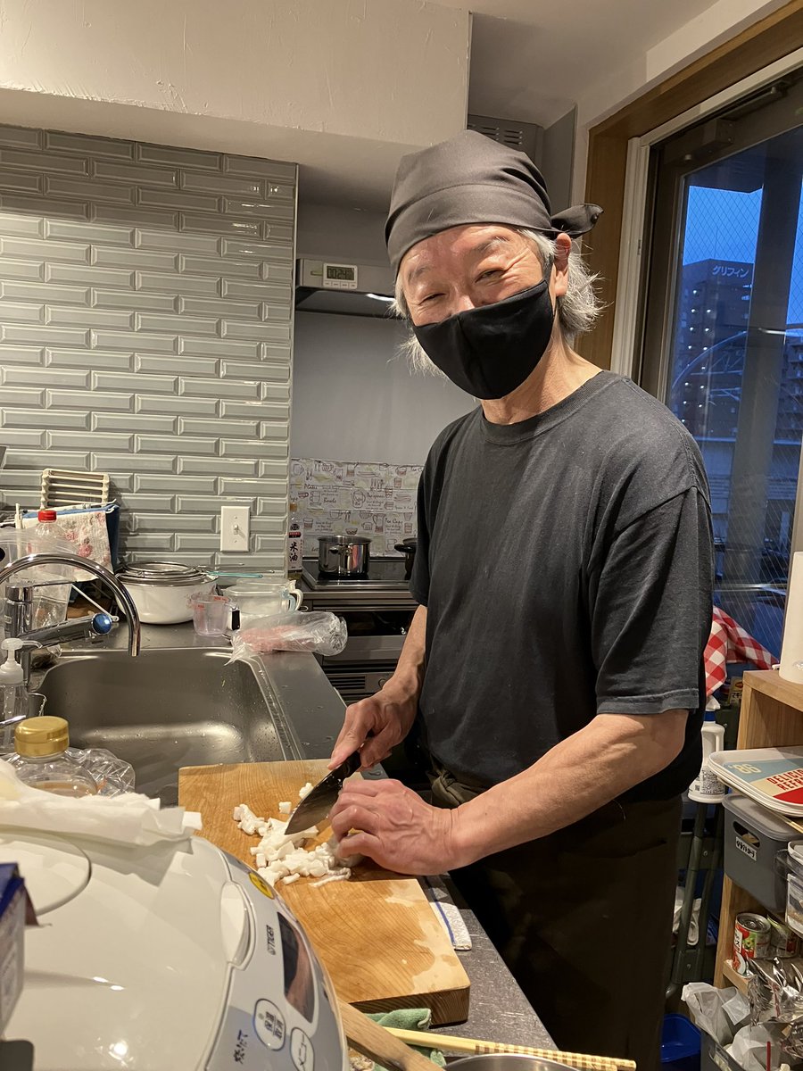 4月22日（土）は
貸切準備のため
限定メニューで営業します💕

・シフォンケーキ
・ドリンク類

10-16時
お待ちしております

（写真は貸切準備の様子）