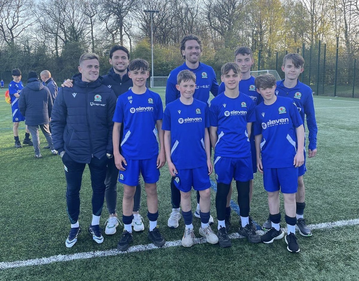 John_Prince80's tweet photo. Brilliant to have some first team players in coaching our lads last night. 🔵⚪️ https://t.co/8j79Hde7gc