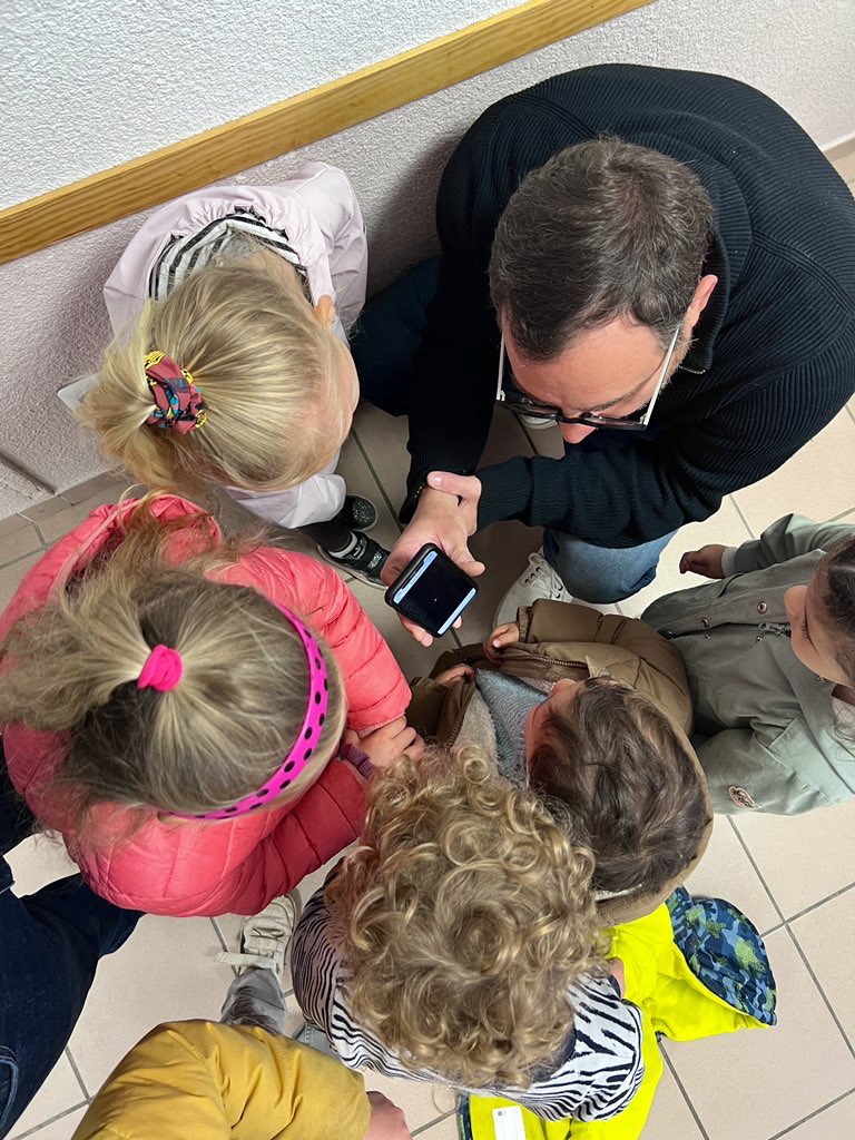 jouve_fabien's tweet photo. Portraits de #doudous à l’école maternelle de #Saussan. Qd l’objet transitionnel devient support de discussion de l’école à la #radio
Une action de @RadioClapas portée par #cgeac de @Montpellier3m
Écoutez Adel nous présenter Georges
📻 https://t.co/686yOfH4hI
L’Expo c demain! https://t.co/dMOMeGzAZk