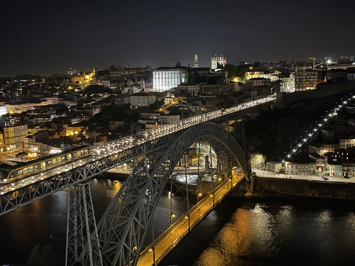 🇵🇹 Porto 📍

#portugal #portugalart #oporto #oportocity #visitportugal #portugaltravel #igersportugal #portugal_em_fotos #portugallovers #portugal_lovers #travelgram #portugal_photos #portolovers #travelphotography #instatravel #travelphoto #worldtravelpics #igersporto