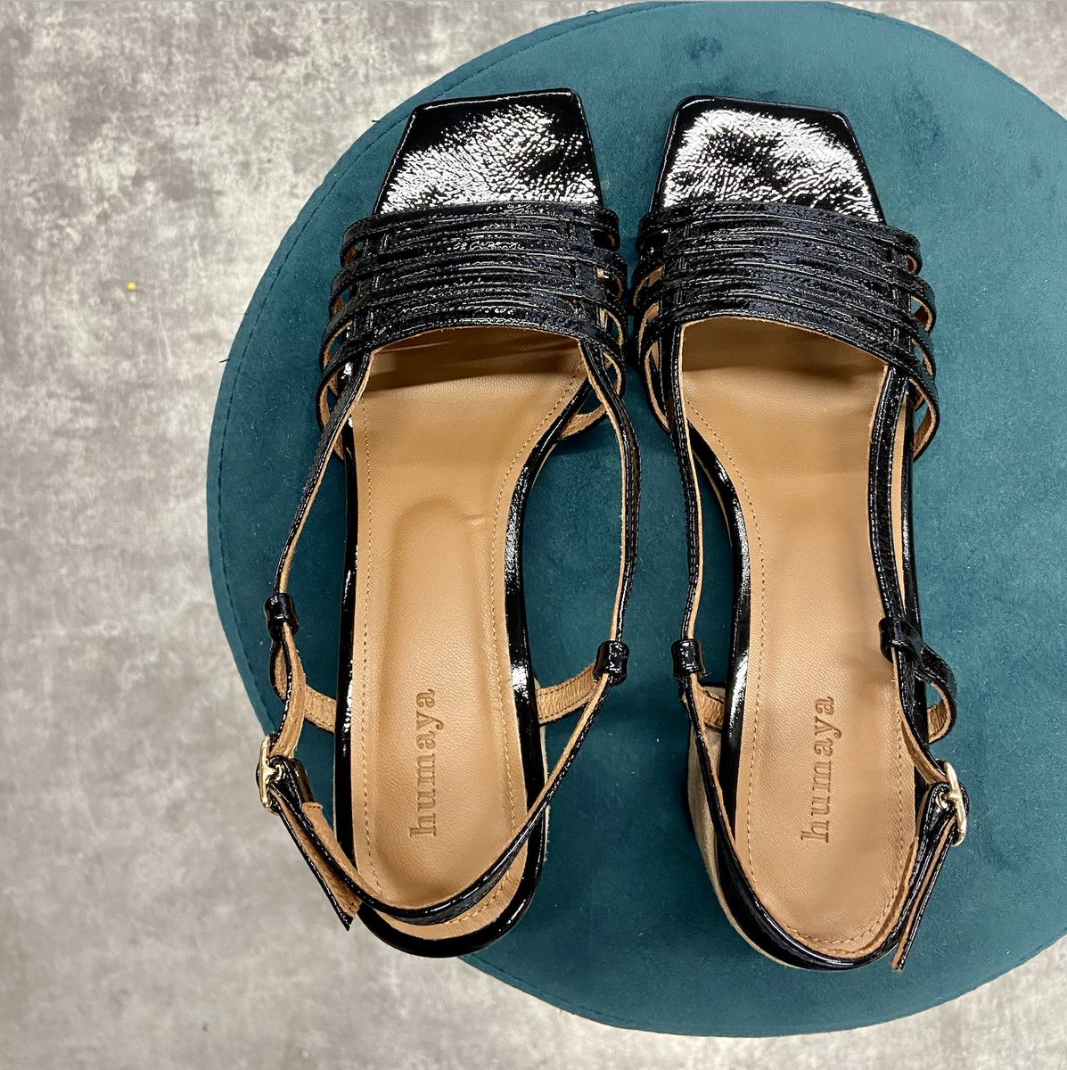 🔥 La Roberto : 

Avec ses brides fines, les sandales Roberto allient féminité et élégance.
Un modèle à porter avec une jupe ou votre jean préféré.

💚 Retrouvez le lien de notre campagne Ulule :
fr.ulule.com/humayaparis-ca…