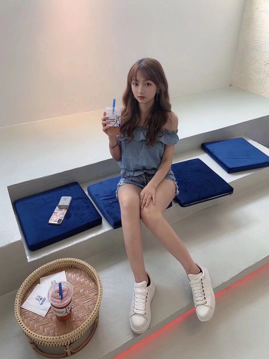 dimple19947027's tweet photo. 和闺蜜一起挨操 https://t.co/GwvHHY2ZQ9