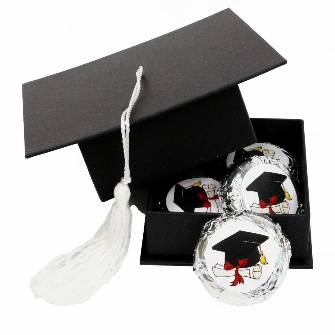 SuziSweetShoppe's tweet image. Graduation season is on its way! 🧑‍🎓 Check out the fun gift options and party platters on our website. suzisweetshoppe.com/collections/gr…