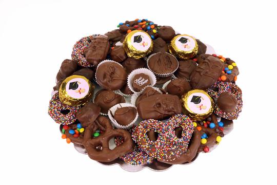 SuziSweetShoppe's tweet image. Graduation season is on its way! 🧑‍🎓 Check out the fun gift options and party platters on our website. suzisweetshoppe.com/collections/gr…