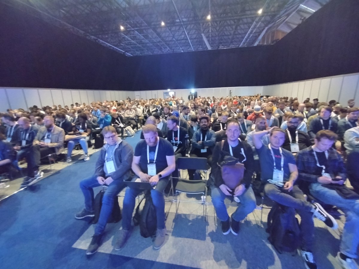 devhunger's tweet image. The room is packed for Dan Jaglowski&apos;s talk on #OpenTelemetry connectors 🤩 @observIQ