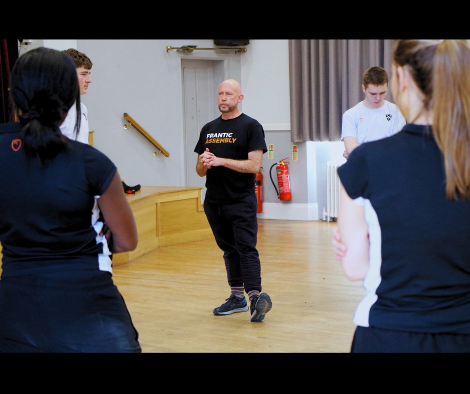 BloxhamSchool's tweet photo. Our Fourth Form Drama students had a great time at their #franticassembly workshop. Frantic Assembly are a globally recognised physical theatre company known for West End hit, 'Curious Incident of the Dog in the Night Time.' Our pupils learned to convey feelings through movement. https://t.co/0IonRTNR77