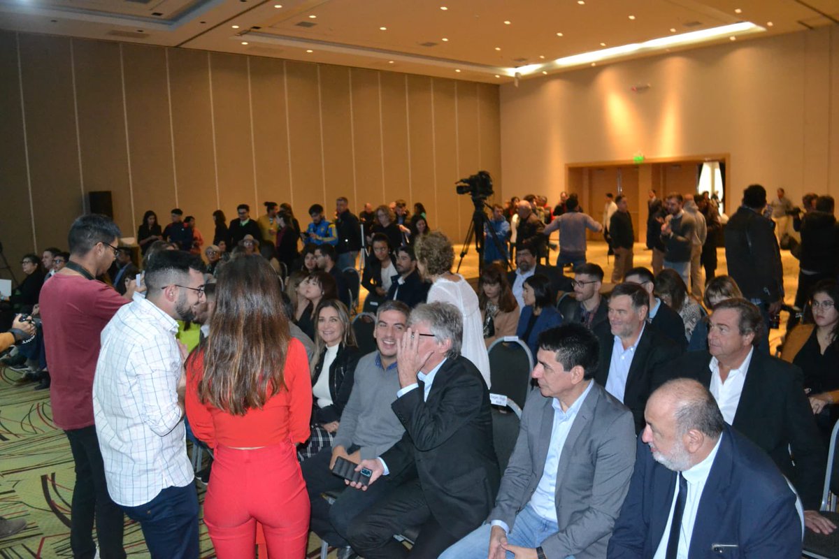 desde la concepción de que el derecho a la información es también, un derecho humano. 

Gracias a los medios del Interior provincial por el enorme esfuerzo que realizan para informar a diario.