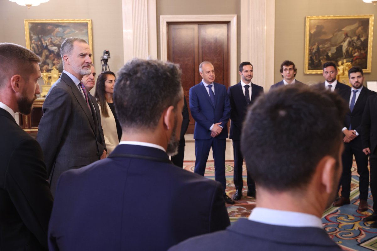 El Rey recibe en el Palacio de la Zarzuela a los medallistas del Equipo Nacional de Piragüismo participantes en los Campeonatos Mundiales y Europeos 2022.

➡️casareal.es/ES/Actividades…