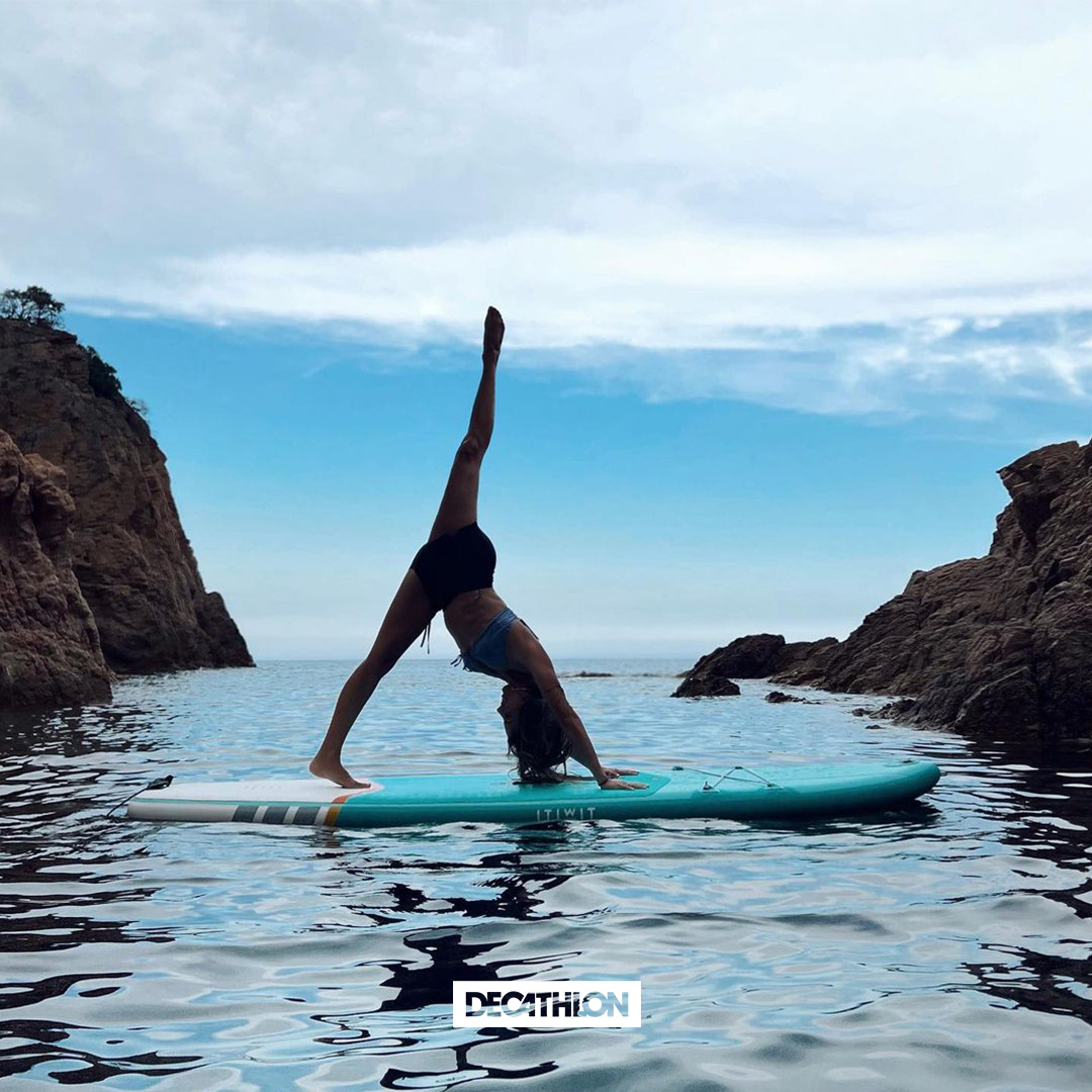 Find your balance 🧘‍♀️🌊 

Embrace the outdoors and make time for the activities you love. What's the plan for your weekend adventure?

📸 Núria BM  
#Decathlon #Itwit #Yoga #Ocean #OutdoorSports