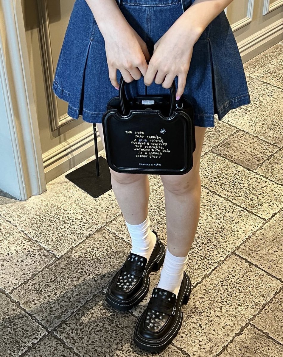 lalalunee's tweet photo. พร้อมส่งกระเป๋า 🫧👛
Charles & Keith x Coco Capitán
ของใหม่ ไม่เคยใช้งาน กล่องครบ
(ไม่ขายในไทย)
4200 รวมส่งเลยค่ะ ต่อได้อีกนะคะ
#ตลาดนัดrvv #ตลาดนัดredvelet #ตลาดนัดเรดเวลเวท #Wendy #เวนดี้ #charlesandkeith #cococapitan https://t.co/4XExjS2lpz