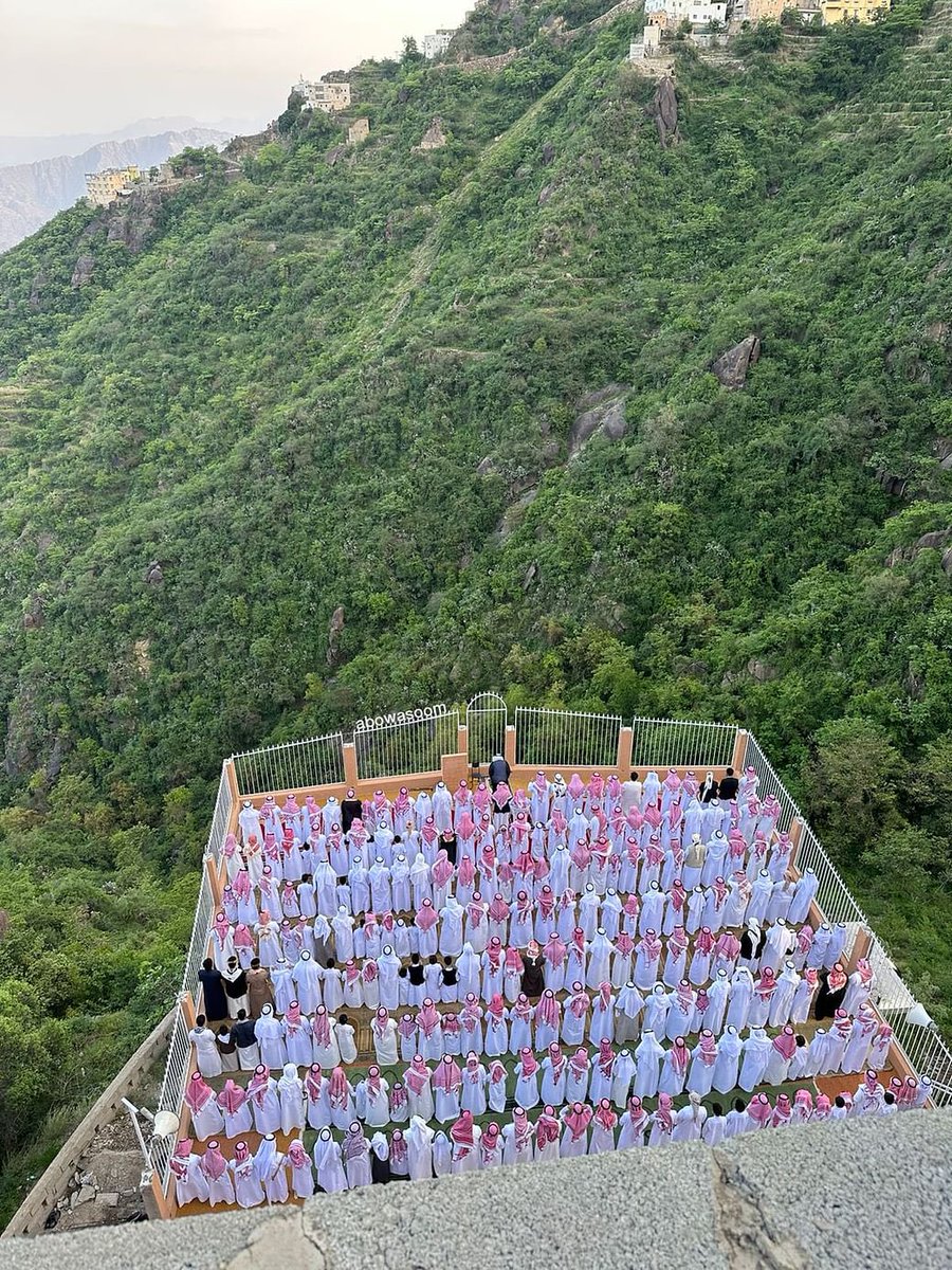 gorgeous4ew's tweet photo. صلاة العيد في فيفاء ❤️🇸🇦 https://t.co/6IGT45uoLy