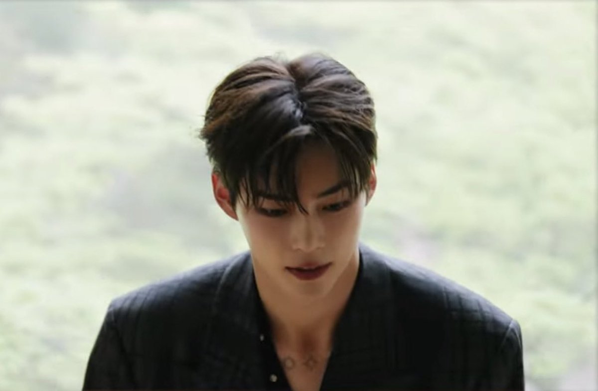 haomcats's tweet photo. i'll never forgive bp stylist for not letting hanbin's forehead breathe in hot summer stage like IMAGINEEE https://t.co/mS0OjsxHET