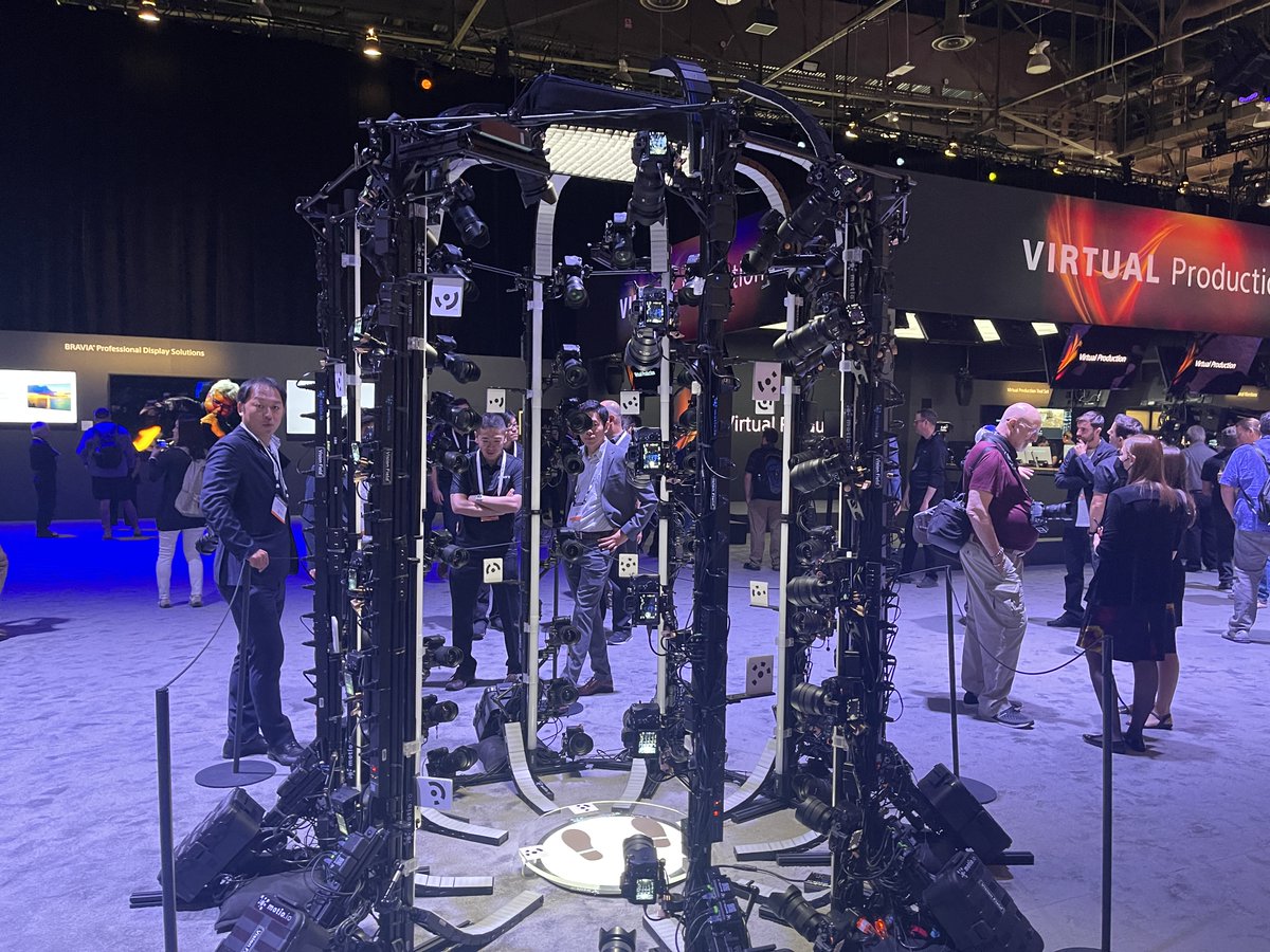 pronews's tweet image. SONYブースで展示のMotio.io社のVision Field System。フォトグラメトリ、NeRF、ボリュメトリックビデオをサポート。3Dホログラフィックビデオを直ぐにアニメーション化して動かし、XRステージやゲーム内に配置することも可。
youtube.com/watch?v=hvufqV…
#pronews #nab2023 #nabshow2023