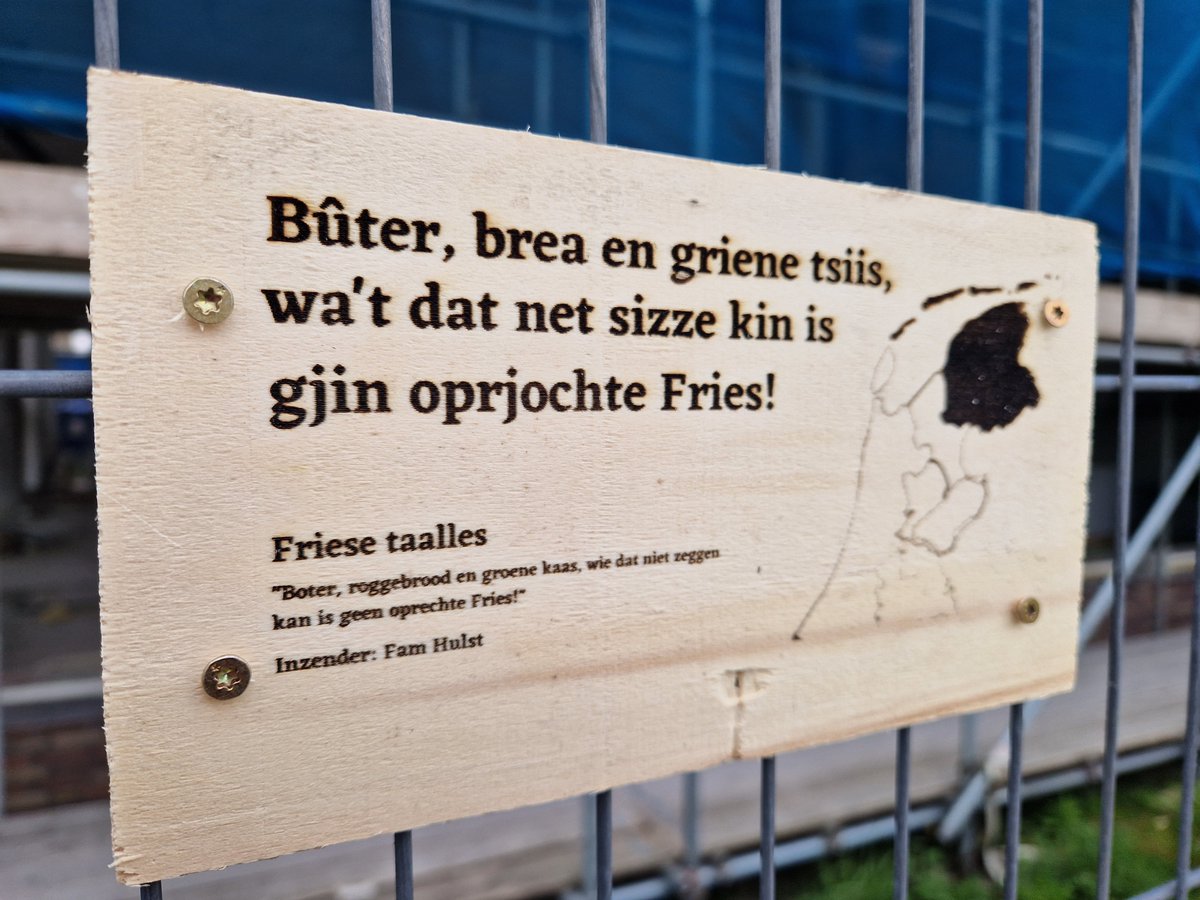 Familie Hulst uit Bergschenhoek deed de eerste inzending in het Fries! 

Zoek nog: Zeeuwen, Brabo's, Limbo's etc! Zegt het voort!

#hekkendicht #casacadanza