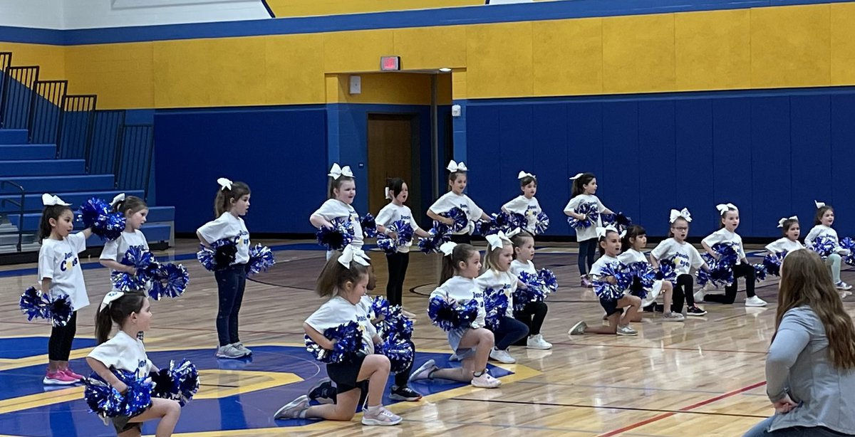 susan_trella's tweet photo. Fantastic work, Dancing Cougars!!! What a great performance! ππππThank you Miss Matyszczak, Miss Wheaton, and Miss Farrell for your choreography, time, and dedication to prepare our K & 1st grade Dancing Cougars! #SLCSuperstars #HappyToBe https://t.co/cOG8eKNvfB