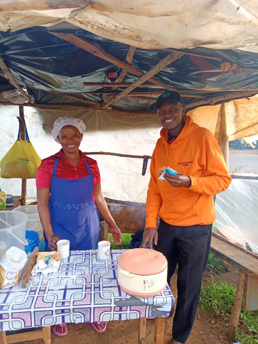 Life became very hard for Beatrice 2 years ago when her husband died. She works hard selling chapati to support her 3 children. Yesterday GEF’s Kevin brought a smile to her face by purchasing several delicious chapatis😃
Keep up your great work Beatrice - we are proud of you!