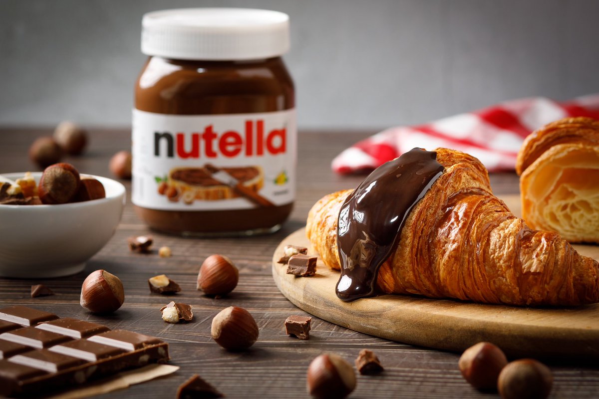 ser_fortes's tweet photo. Ese momento de paz con música de fondo, tus luces, la cámara y el objetivo enfocando a ese cruasán con nutella 🤤 Uff que hambree!!
#nutella #fotografiadeproducto #fotografiagastronomica #foodphotography #foodphoto #fotocomida #fotografiadecomida https://t.co/GVdFtnWwu6