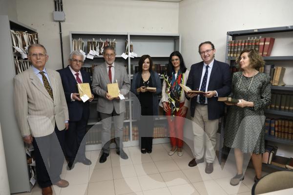 La familia González Palma dona 600 libros jurídicos a la Facultad de Derecho y Ciencias Económicas y Empresariales 
buff.ly/3oyQg4U